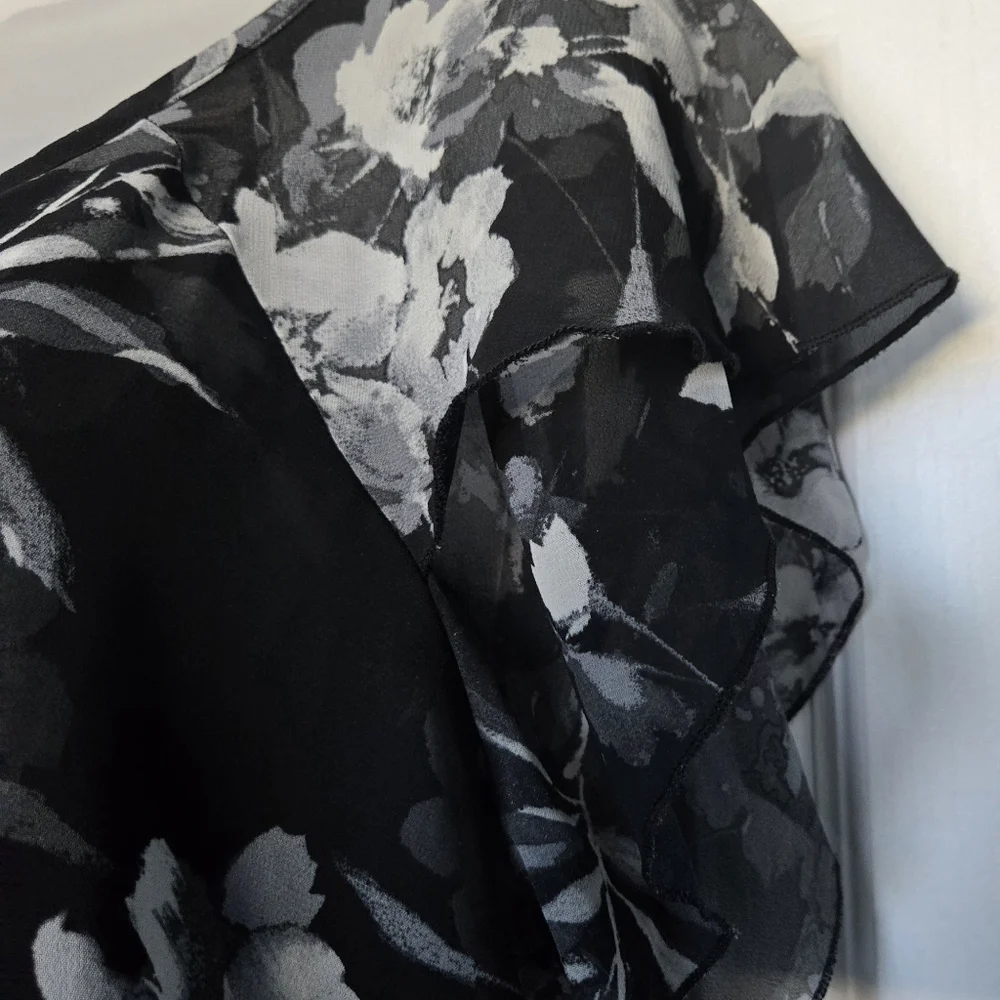 🐟🐟Roz and Ali Black and Grey Floral Chiffon Blouse Size Large